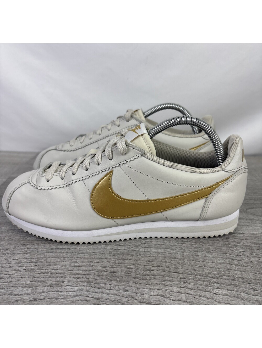 Nike Classic Cortez Leather Light Bone Metallic Gold 807471-011 Women's 10.5
